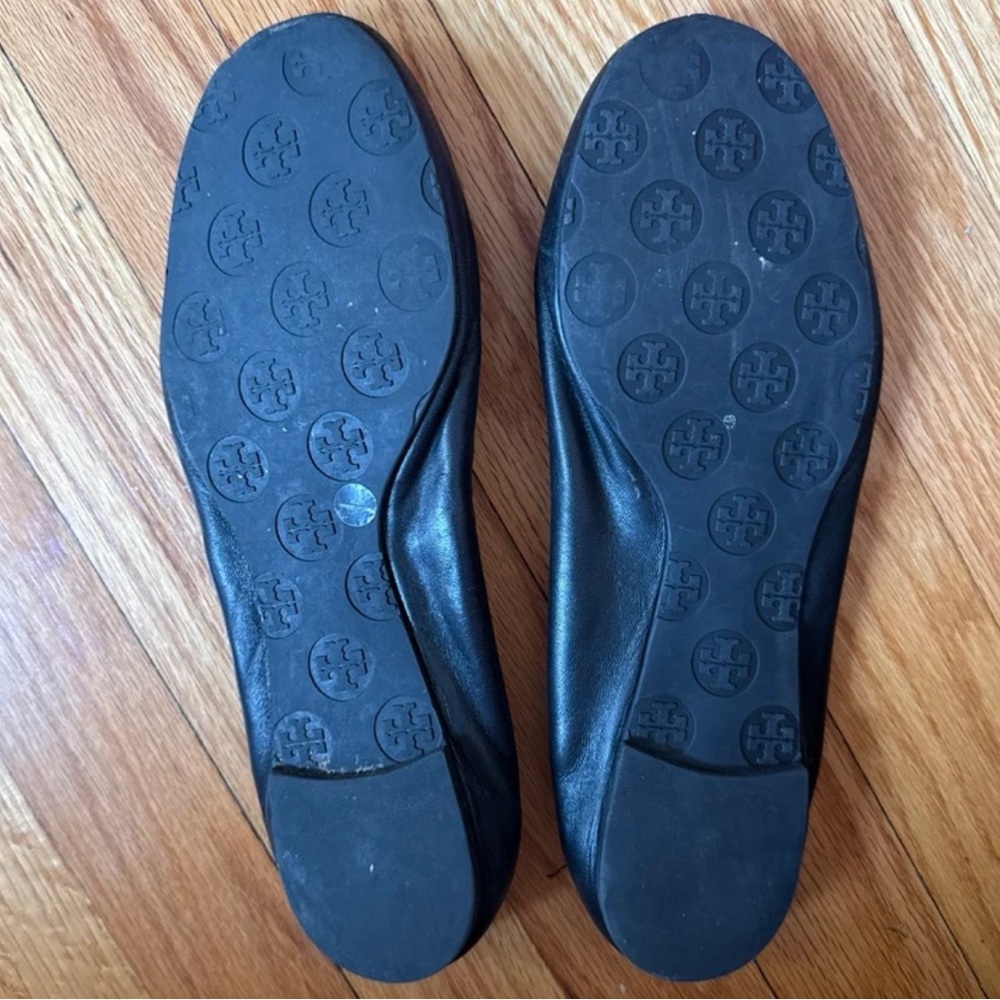 Tory Burch Black Leather Flats with Gold Logo - Picture 4 of 12